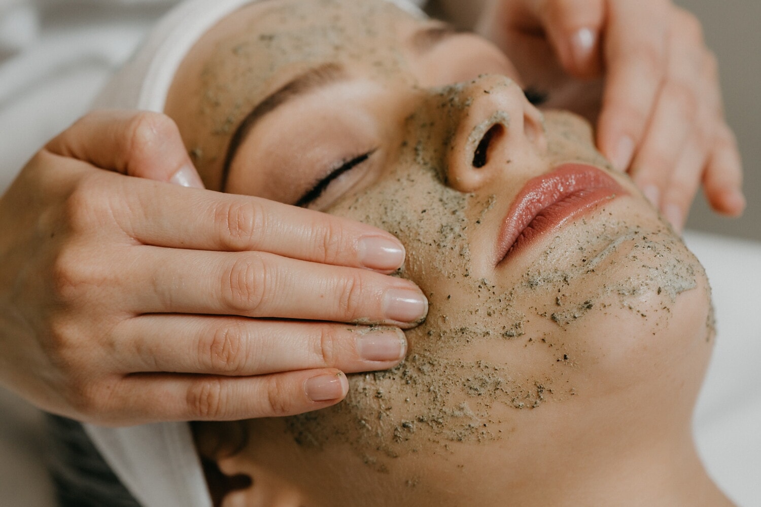 9 Reasons Why You Should Exfoliate Your Skin